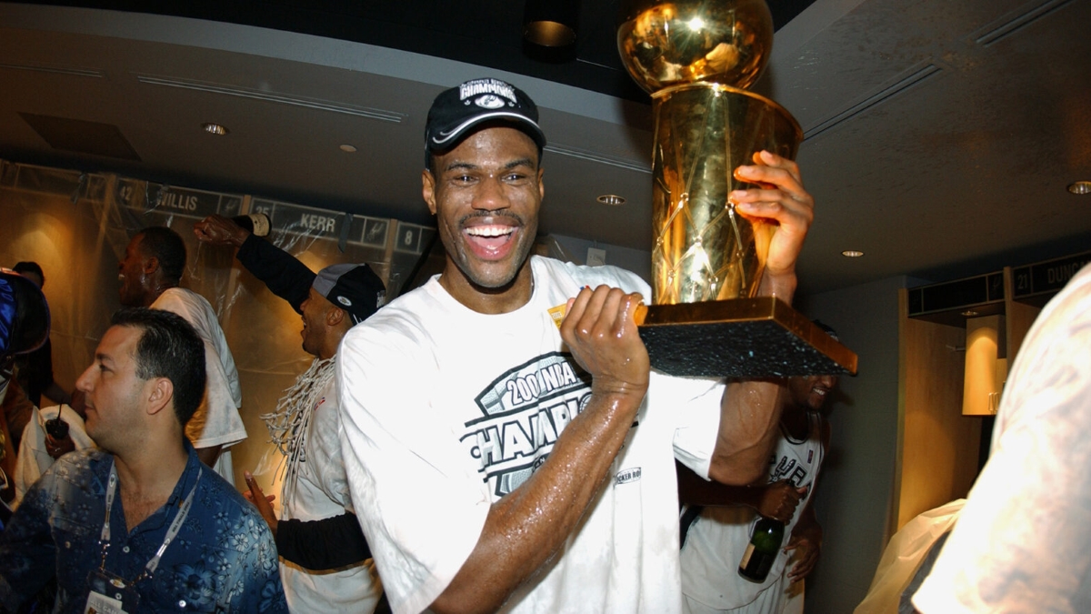 david-robinson-1920x1080-trophy-1568x882.jpg